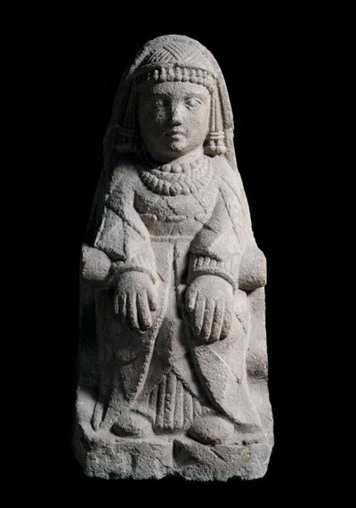 Lady sitter. Kalkstensskulptur, 300-talet f.Kr av Iberian