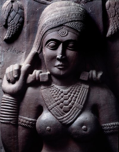 Buddhism: "" Sudarsana Yakshini"" detalj av stupan i Bharhut (Barhut, Barouth) Lågrelief av svart sten, 2:a århundradet f.Kr. (2:a århundradet f.Kr.) - Kolkata, indiskt museum av Indian School