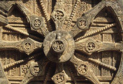 Vagnhjul på basen av Surya-templet av Indian School