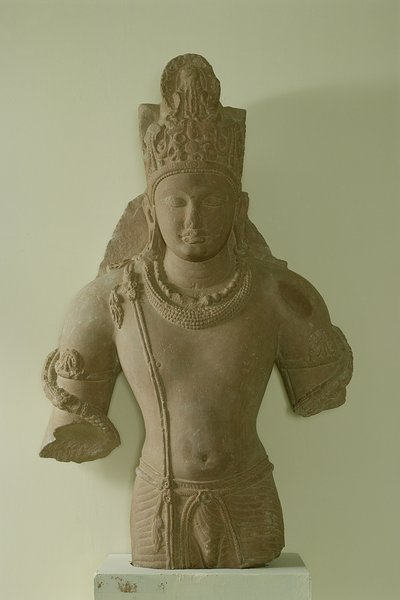 Figur av Lord Vishnu, Mathura (röd sandsten) av Indian School