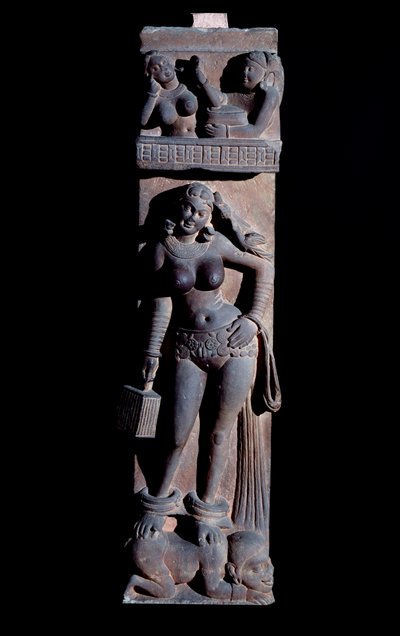 Hinduism: representation av en Yakshini (Yaksi) naturens ande, med en bur och en papegoja, hon står på en dvärg - (En Yaksi med en papegoja och en bur, hon står på en dvärg) Skulptur av Mathura, gres (Mathura skulptur , sandsten) 2:a århundradet (2:a århun av Indian School
