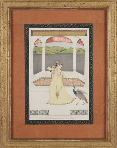 Dam som lockar en påfågel med en pärlsträng, ca 1800 (gouache och guld på papper) av Indian School