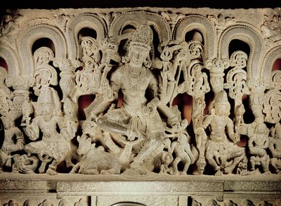 Lintel med hinduisk treenighet, från Warangal, Andhra Pradesh, Kakatiya-dynastin av Indian School