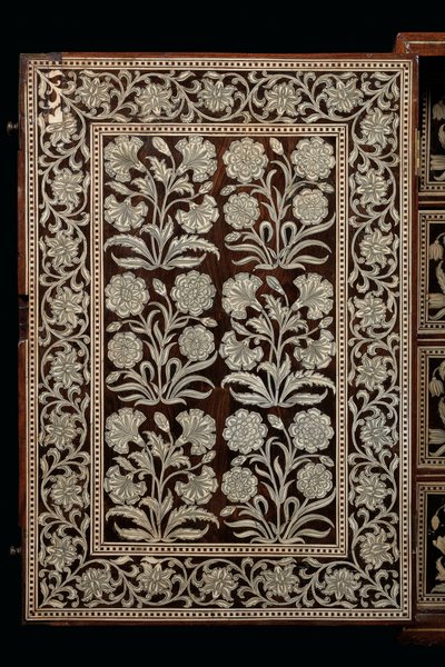 Mughalskåp, Gujarat eller Sindh, västra Indien (elfenbensinlagt trä) av Indian School