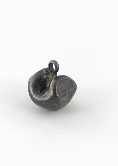 Hänge eller klocka (silver) av Indian School