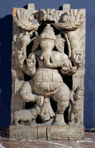 Staty av Ganesh Enthroned (trä) av Indian School