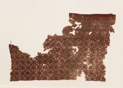 Textilfragment med sammankopplade spiraler av Indian School