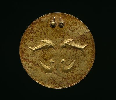 Ceremoniell bröstskiva (Karse), Moluckerna, tidigt 1800-tal (guld) av Indonesian School