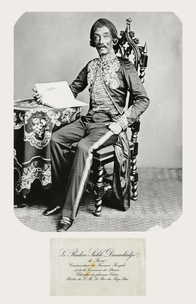 Porträtt av Raden Saleh och hans visitkort, ca 1850-70 (bw foto och gravyr) av Indonesian School