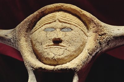 Janus Head, från Cape Dorset (valkotor) (se även 228680) av Inuit School