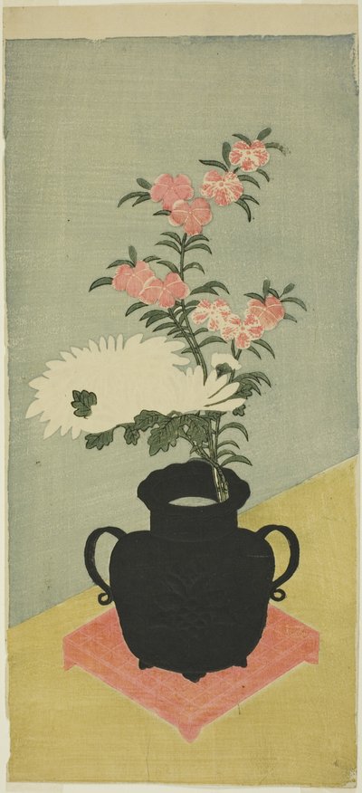 Vita krysantemum och rosa i en svart vas av Ippitsusai Bunchō