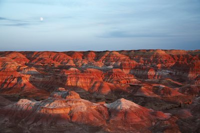 Färgade stenar nära Wu Cai Wan i Gobiöknen, Xinjiang, västra Kina, 2007 (foto) av Ira Block