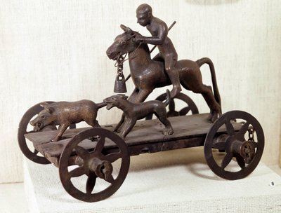 Järnåldern: Merida-tank i brons i miniatyr som representerar en jaktscen för vildsvin. Från Merida, Spanien. Dämpa. 0,12x0,28 m. Saint-Germain-en-Laye, National Archaeology Museum av Iron Age