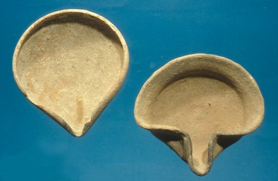 Israelitiska oljelampor (terrakotta) av Iron Age