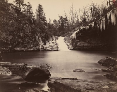 Lula Lake, Upper Falls, Lookout Mountain, Georgia av Isaac H. Bonsall