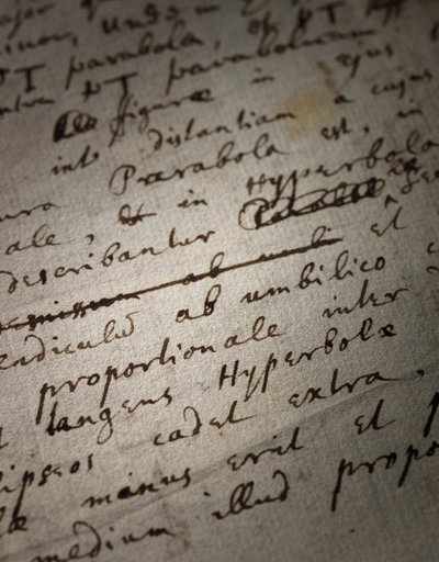 Två sidor med revisioner av Principia Mathematica av Isaac Newton
