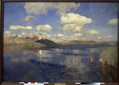 Sjön. Utsikt över den vidsträckta sjön som kantas av vass, vid stränderna, en by och odlade fält. Målning av Isaac (Isaak) Ilyich Levitan (1860-1900), olja på duk av Isaak Ilyich Levitan