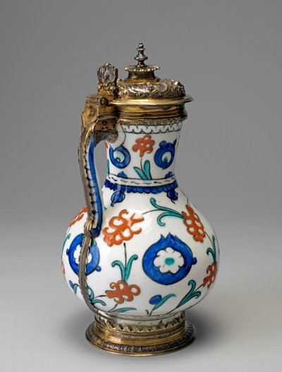 Fritwarekanna, ottomansk period (glaserad keramik med förgylld silver) av Islamic School
