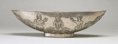 Oval skål med Enthronement Scene (silver) av Islamic School