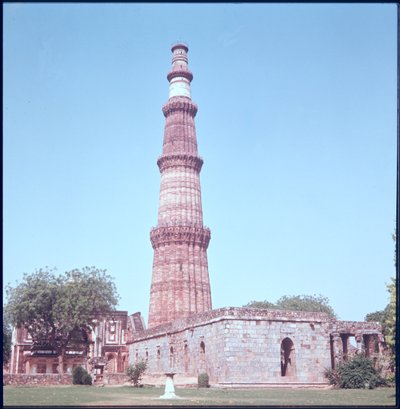 Qutab Minar, byggd 1193-1230 av Islamic School