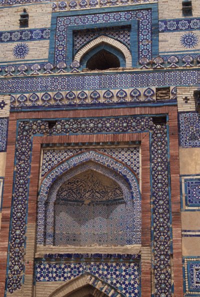 Kakelplattor på ingångsporten till mausoleet av Bibi Jawindi (d.1403) rest 1494 av Islamic School