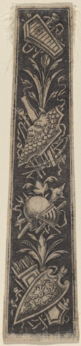 Prydnadsplatta med rustningar och musikinstrument av Italian 18th or 19th Century