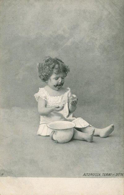 Baby som leker med bubblor (s/v foto) av Italian Photographer