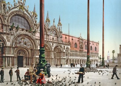 Mata duvorna på Markusplatsen, Venedig, ca 1900 av Italian Photographer