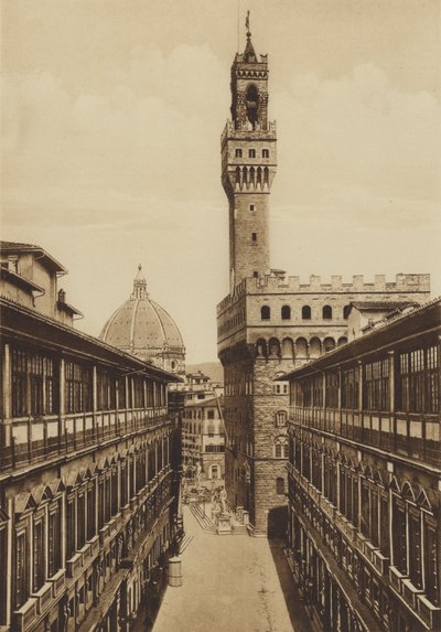 Firenze / Florens: Porticoes of the Uffizi, byggda efter design av Vasari (s/v foto) av Italian Photographer