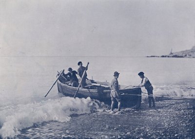 Italien: Bordighera, fiskare återvänder till hamn (s/v foto) av Italian Photographer