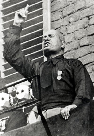 Mussolini i svart skjorta av Italian Photographer