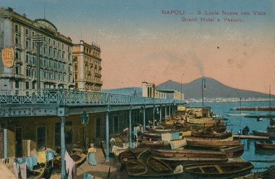 Neapel - utsikt över Grand Hotel Santa Lucia och Vesuvius. Vykort skickat 1913. av Italian Photographer