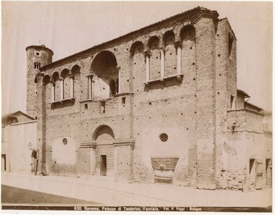 Palace of Theodoric, Ravenna, Emilia-Romagna, Italien, fotografi av Pietro Poppi, Bologna, ca 1900 av Italian Photographer