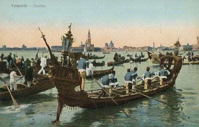 Procession i en venetiansk kanal (färgfoto) av Italian Photographer