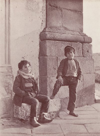 Sicilien: Sicilianska pojkar från inlandet (svartvitt foto) av Italian Photographer