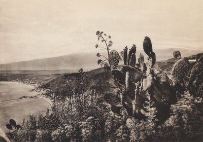 Taormina, utsikt över Etna (svartvitt foto) av Italian Photographer