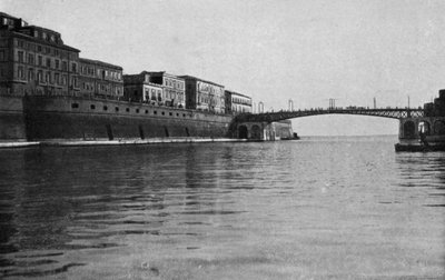 Taranto, stängd svängbro (s/v foto) av Italian Photographer