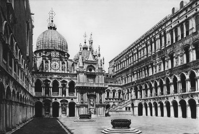 Venedig, Dogepalatset, The Courtyard (s/v foto) av Italian Photographer