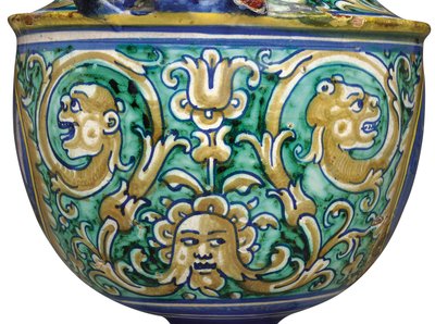 En Deruta maiolica vas med två handtag, ca 1525-50 av Italian School