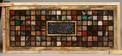 En italiensk bordsskiva centrerad av en lapis lazuli-panel av Italian School