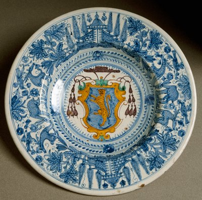 Kardinals vapen. Keramisk platta tillverkad i Deruta, Italien. 1620 runt Florens, Museo Nazionale del Bargello av Italian School