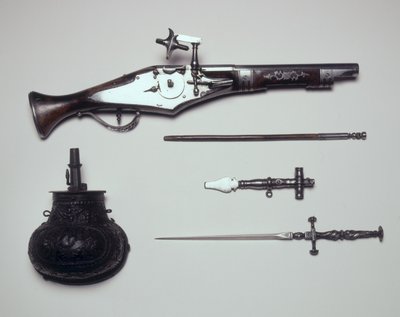 Vapengrupp: Wheellock Pistol, Winding Key, Powder Flask och Stiletto av Italian School
