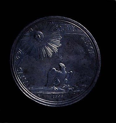 Baksidan av en porträttmedalj av Anna Isabella av Mantua föreställande en örn som observerar solen, präglad 1698. Inskription: VNVS AMOR (silver) (för framsidan se 119199) av Italian School