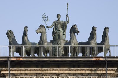 Sex-hästars vagn, detalj av Arch of Peace, Milano, Italien av Italian School