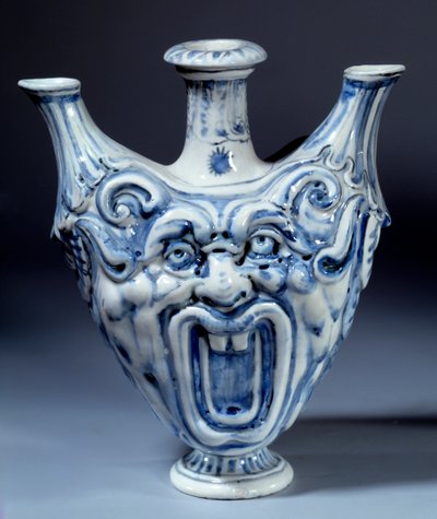 Mjuk porslinsflaska från 1500-talet, tillverkad av Francois II de Medicis (1544-1560) Sevres, porslinstillverkning av Italian School