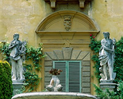 Södra fasaden av Villa la Pietra av Italian School