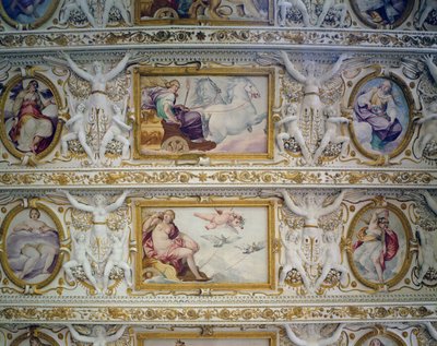 Första våningen hall, detalj av mytologiska figurer, takdekoration av Italian School