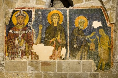 Triptyk föreställande med början från vänster San Cataldo, La Maddalena och San Zosimo som ger nattvarden till Santa Maria Egiziaca, katedralens krypta av Italian School