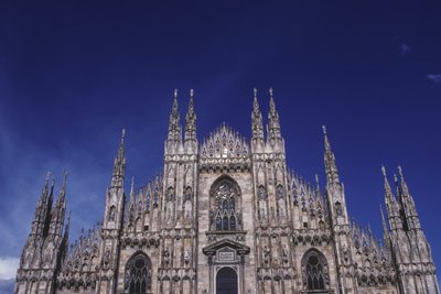 Utsikt över den västra fasaden, påbörjad 1386 av Italian School
