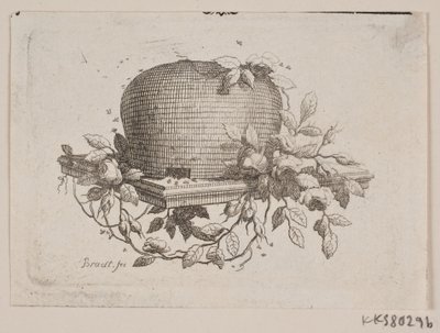 En tallrik med en bikupa, omgiven av rosenblad av J.F. Clemens
